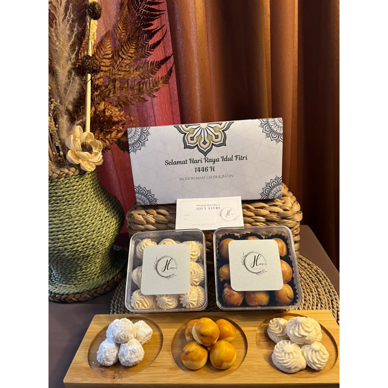 

HAMPERS LEBARAN IDUL FITRI 2025 ISI 2 KUE KERING