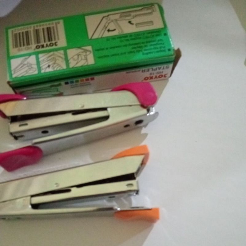 

Staples kecil