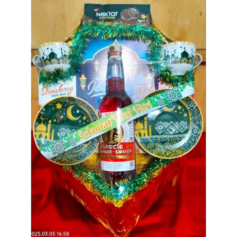 

PARCEL LEBARAN SNACKS SIRUP IDUL FITRI FREE KARTU UCAPAN HAMPERS KADO PARSEL