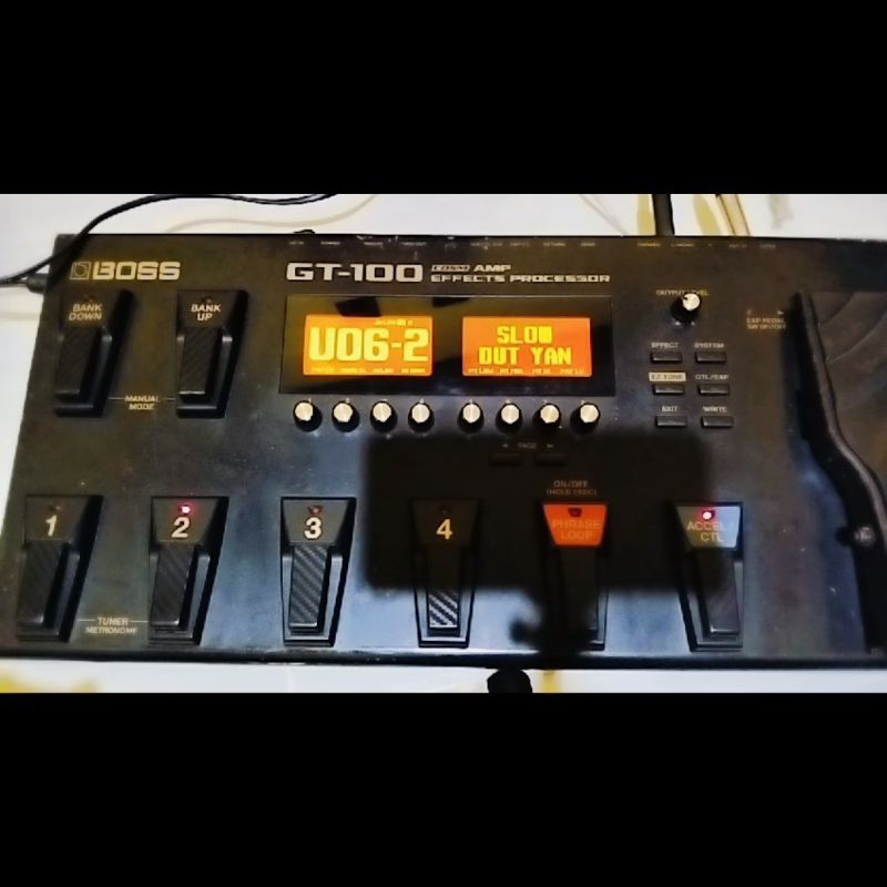 Efek gitar Boss GT 100