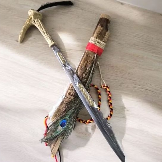 Mandau Hias Coklat Antik 65cm Dekorasi Dayak Kalimantan