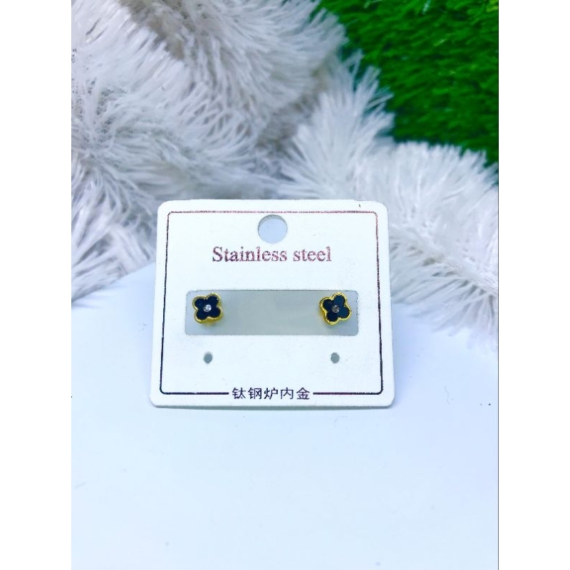 Anting giwang bunga hitam permata titanium keren 0598