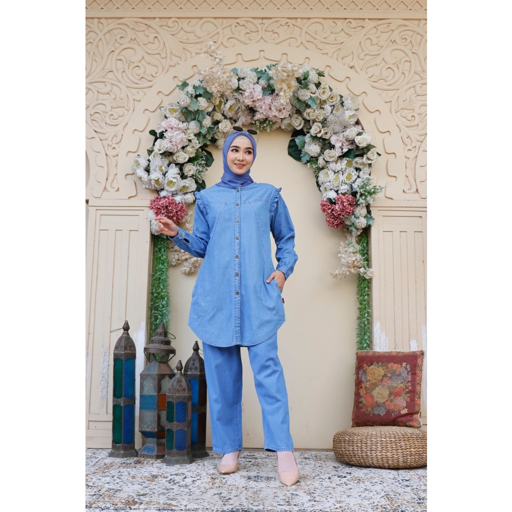 Lovilla fashion semi tunik jeans kerah oblong lengan renda warna biru muda bahan jeans 6,5 oz ukuran
