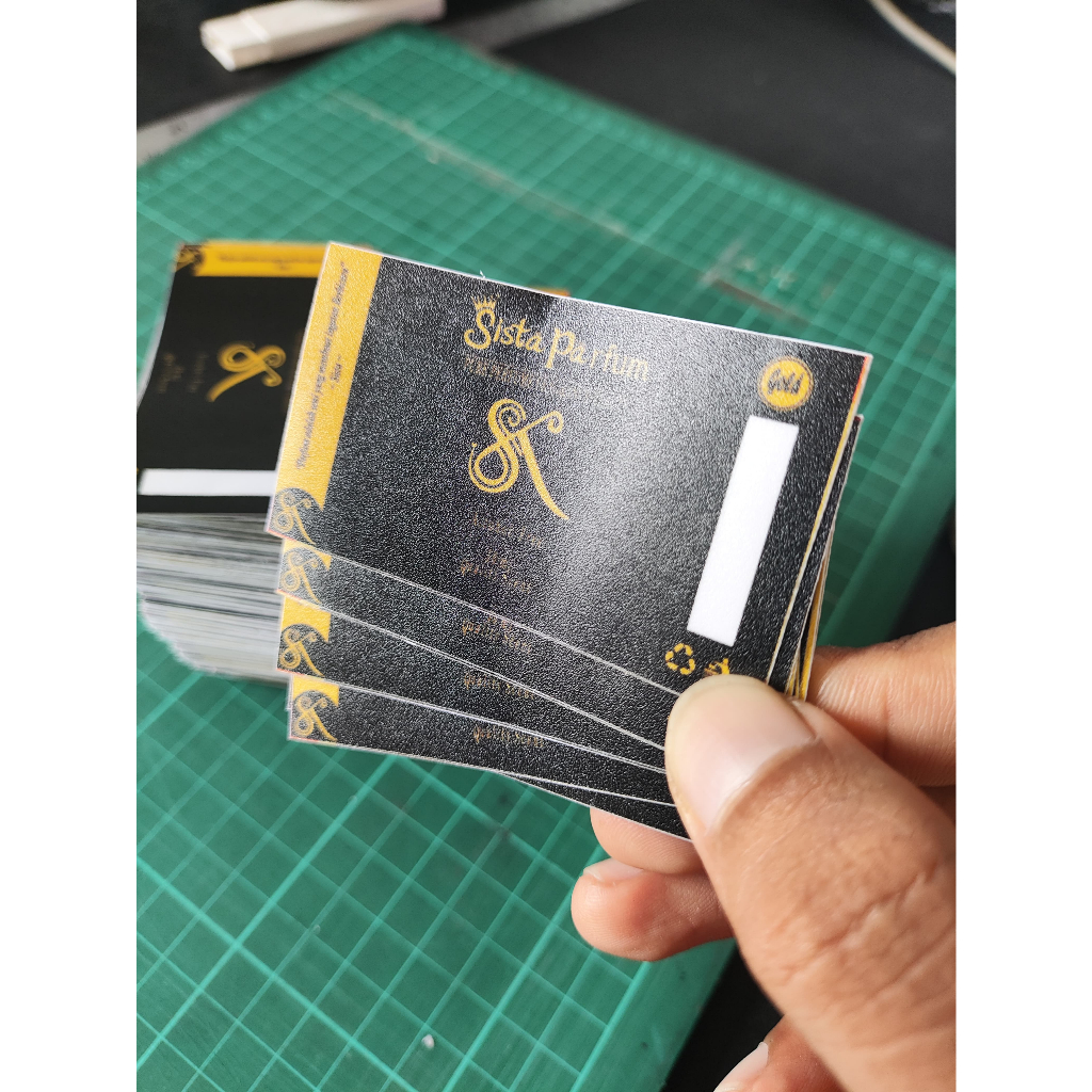 

Pel 2 Koperasi Maju Bersama Stiker parfum 7x4cm Ritrama 1 meter di Clear