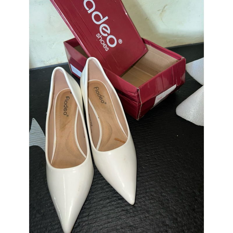 fladeo putih high heels