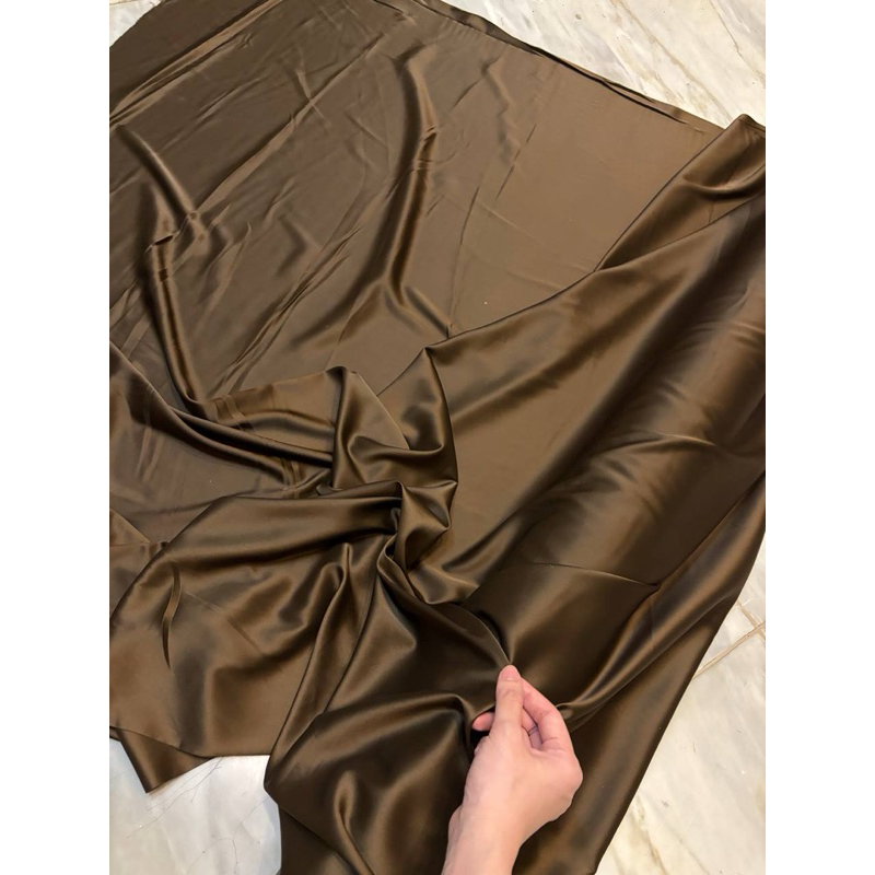 Bahan Kain Satin ARMNI Polosan Warna Coklat Kopi Tanah