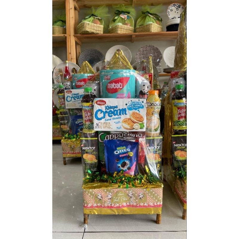 

Parcel Snack Idul Fitri mewah dan aesthetic Mix Snack top cappucino