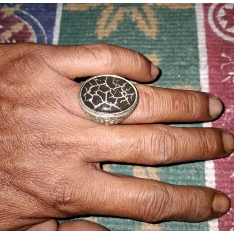Cincin batu badar besi semeru lumajang asli urat tunggal putih batu badar besi semeru lumajang urat 