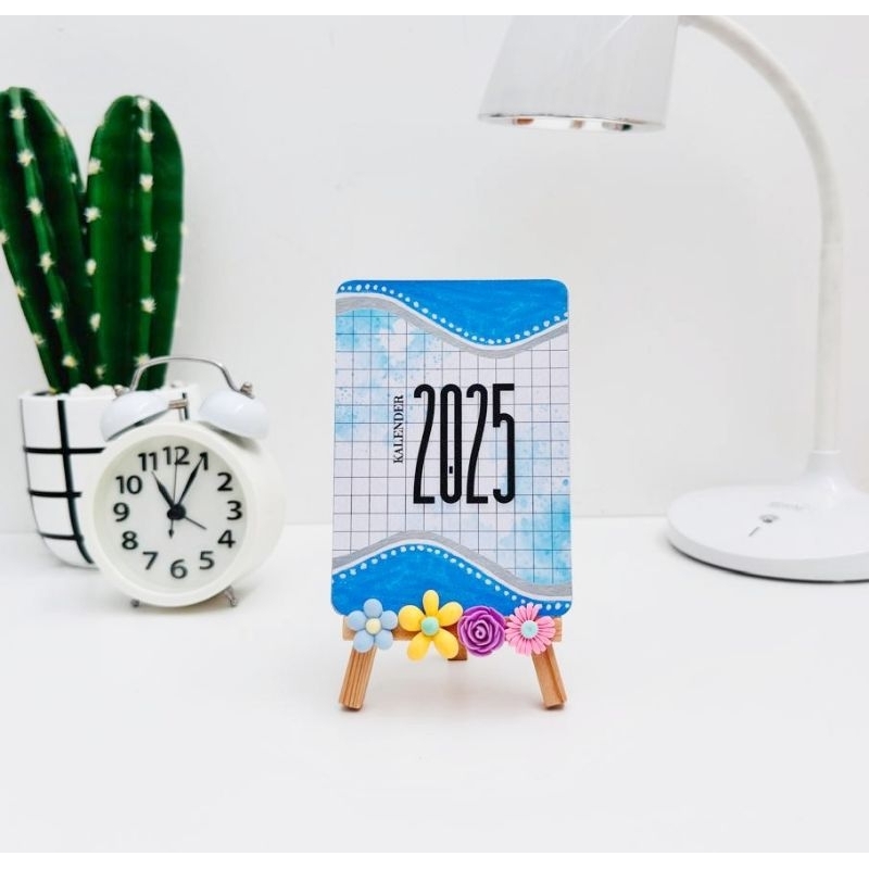 

Kalender Meja Aesthetic 2025 dengan Easel
