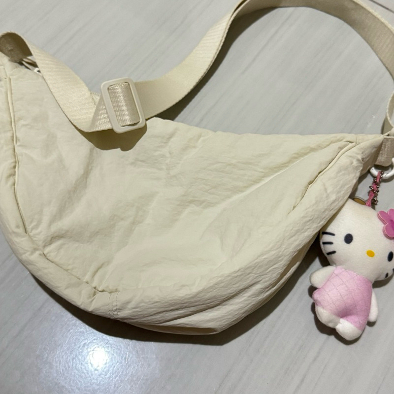 Preloved Bag UT Uniqlo Tas Wanita Pria Unisex Cream Krem