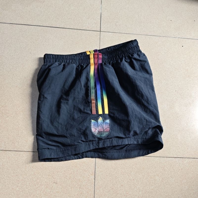 adidas adicolor trefoil