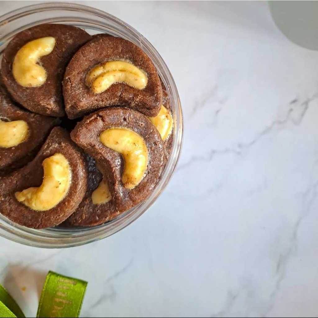 

KUE COKELAT MEDE KUE KERING LEBARAN TOPLES 500gr