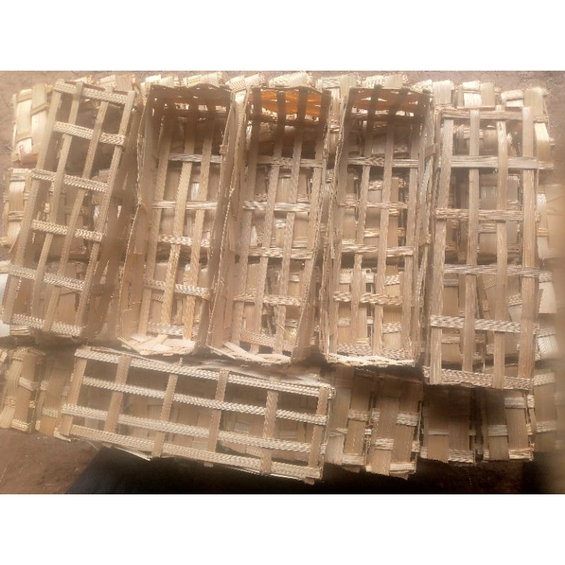 Besek bambu/ reyeng Wadah ikan pindang tongkol .ukuran 22x7cm. per pcs isi 100 biji