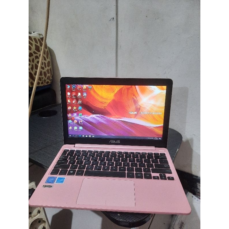 ASUS LAPTOP NOTEBOOK PC E203NAH SECOND MULUS