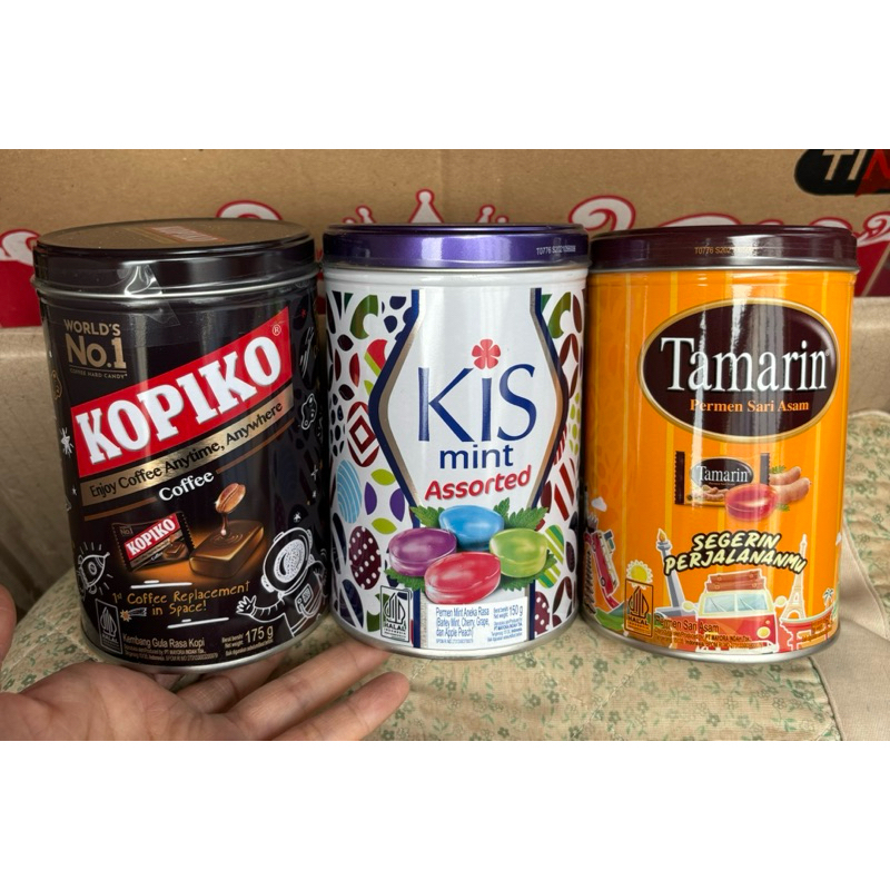 

agen distributor makanan ringan cemilan hampers lebaran permen kaleng tamarin kopiko kis mint assorted tin murah berkualitas