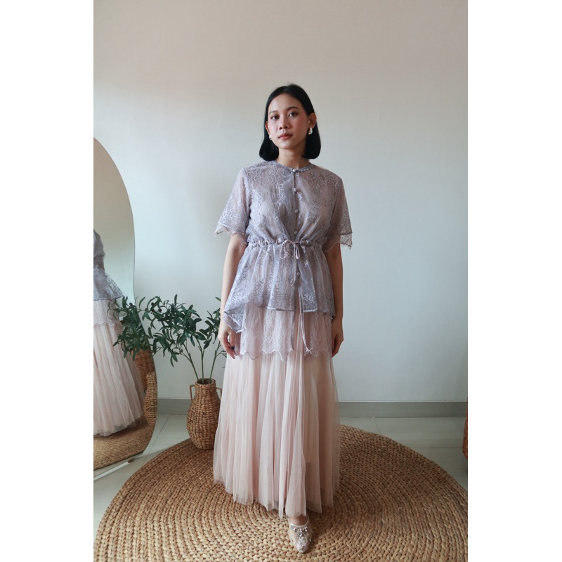 SarahDewanto Kebaya Renda Santily Ungu