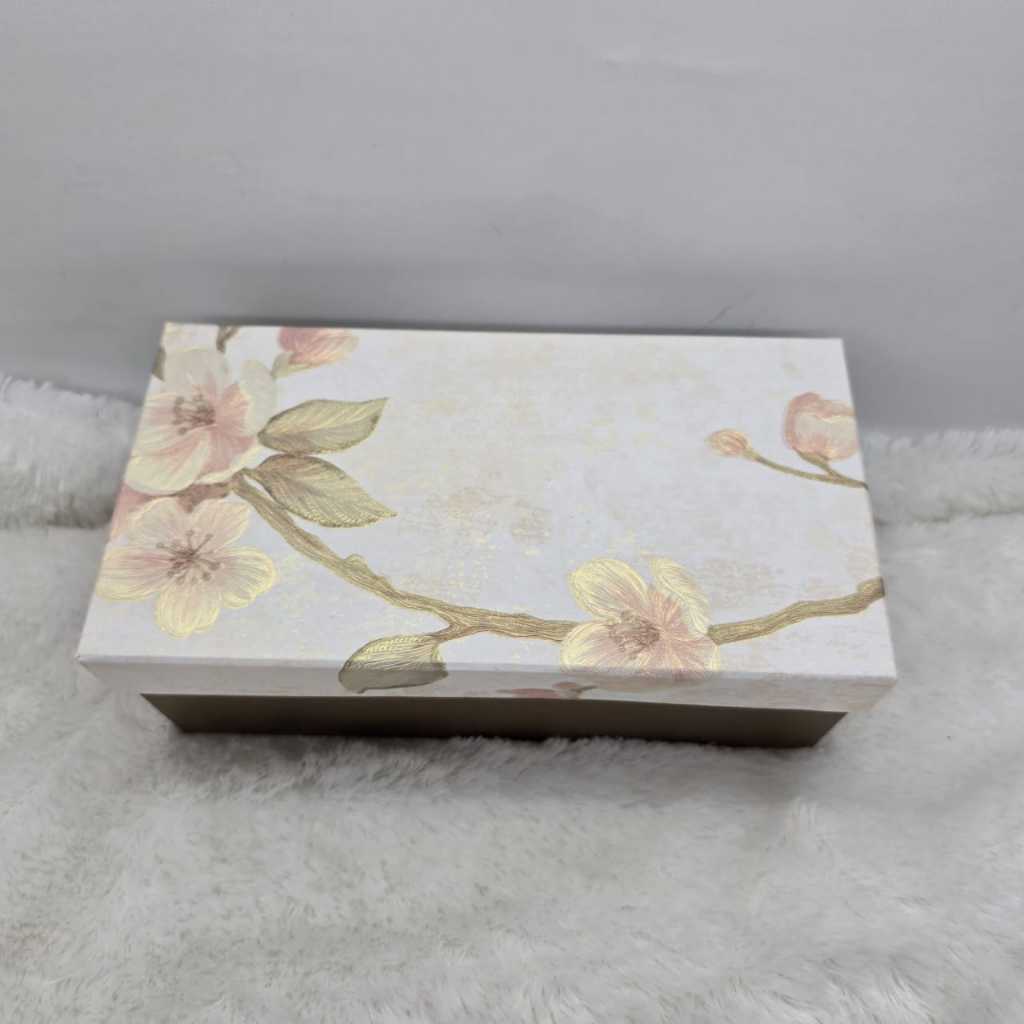 

Hard box Standar Motif 22x11x8cm / kotak kue bingkisan