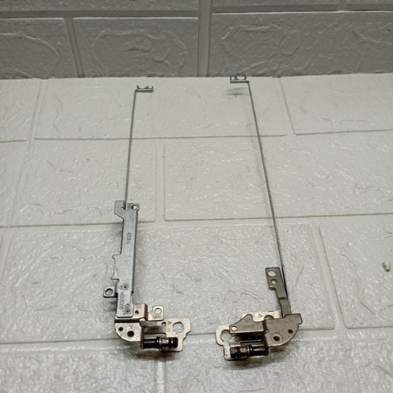 Engsel Laptop Toshiba Satellite L40-A