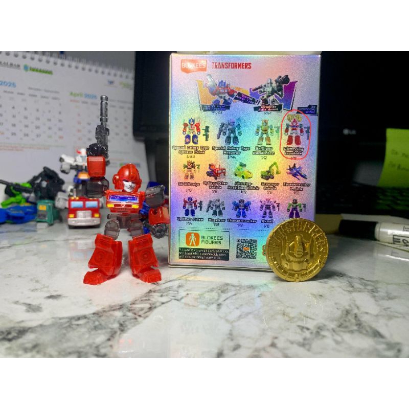 Blokees transformers galaxy version defender. Glittering Ironhide + optimus coin