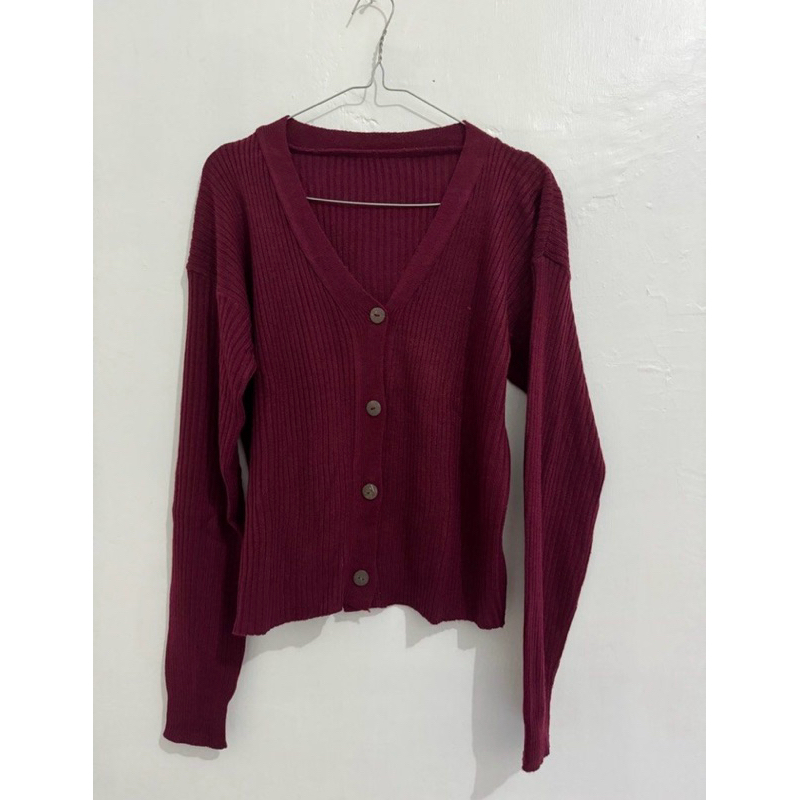 cardigan merah