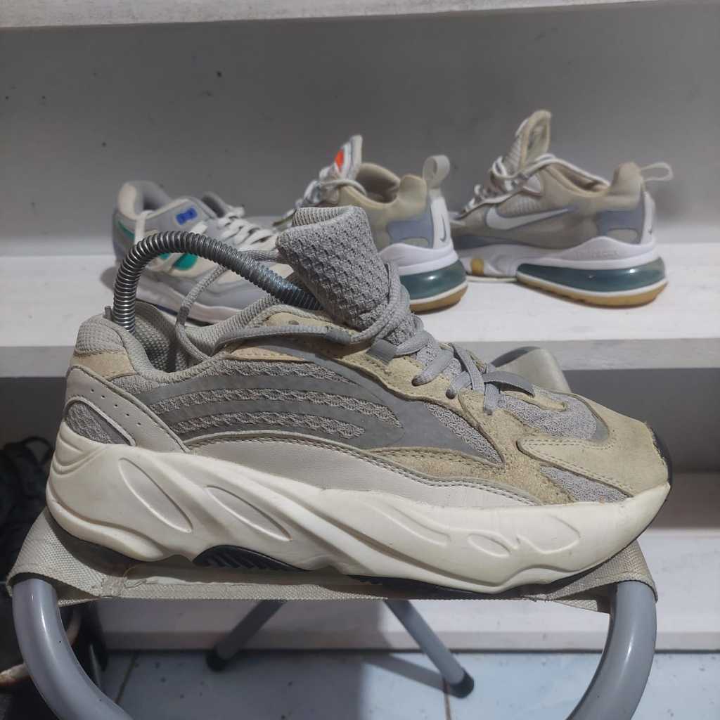 Yeezy 700 V2 Cream