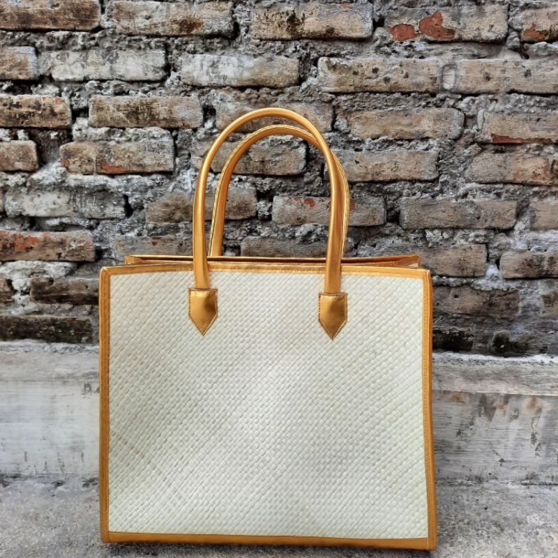 

Tas pandan anyaman kulit gold