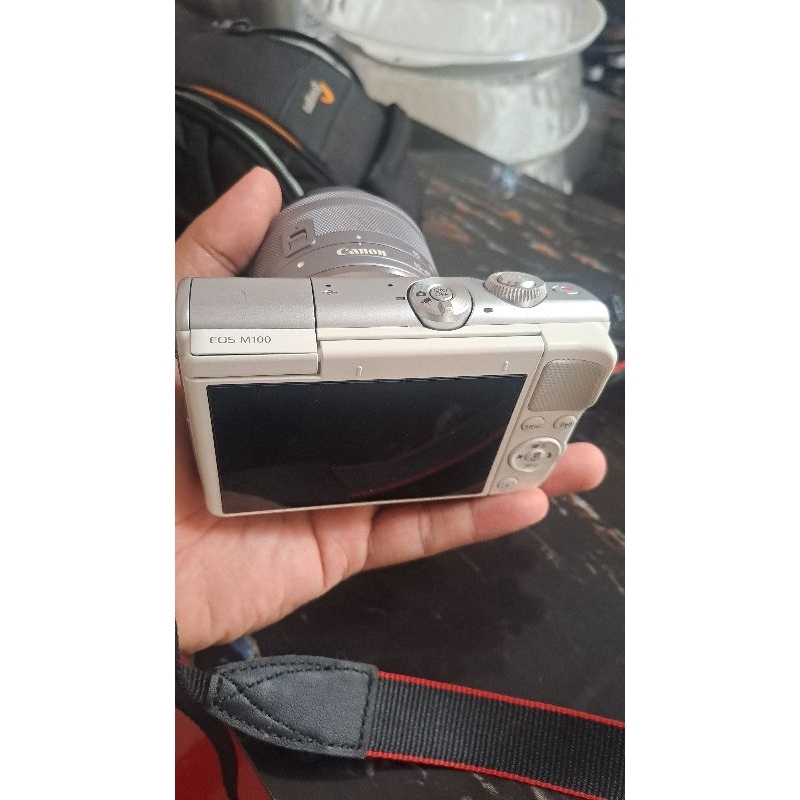 Kamera Mirrorless CANON M100
