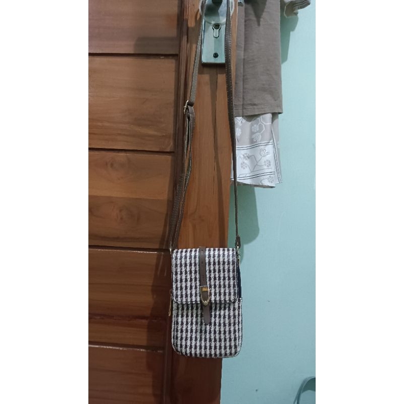 Preloved Tas Slempang Yadier - Mocca