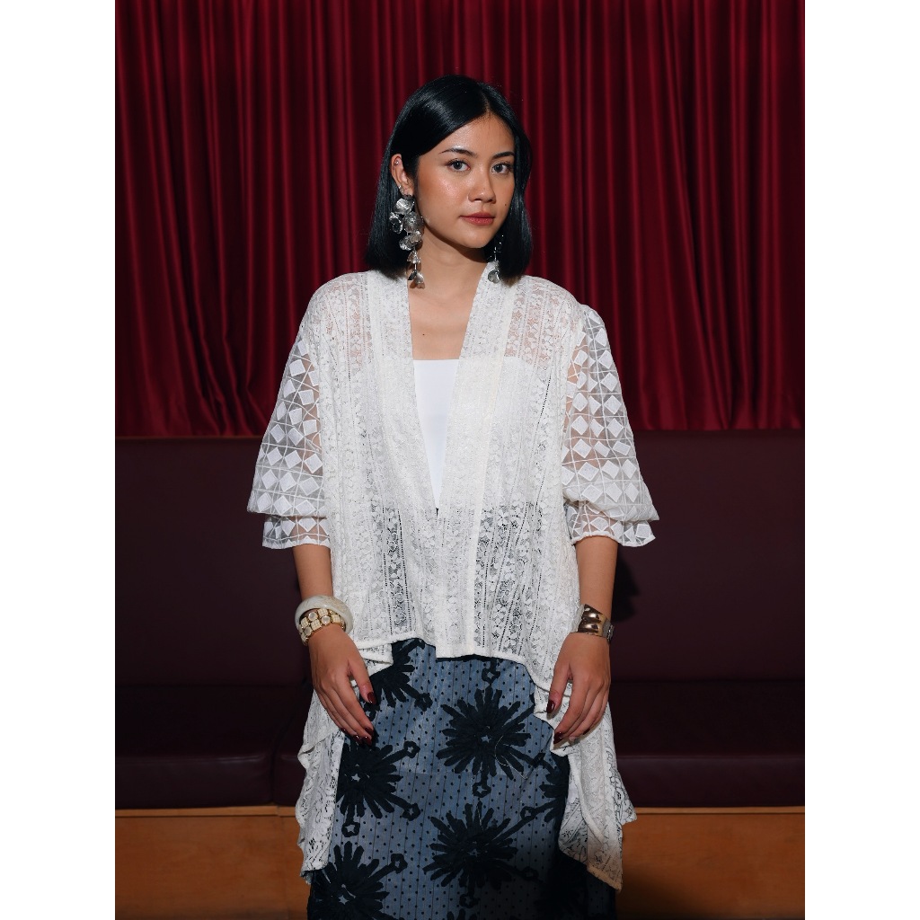 Tasya Outer - Outer Putih Motif Bunga-bunga