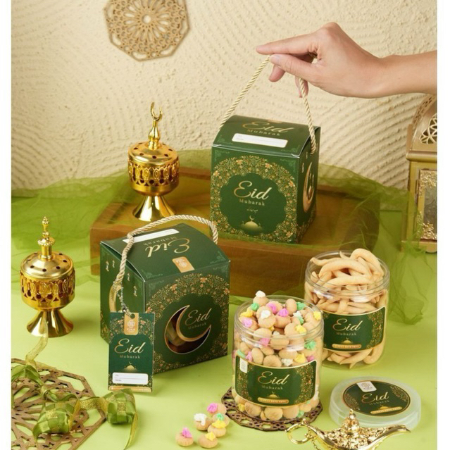

Hampers Premium Snack Special Wisman Idul Fitri - Emerald Box Snack 600Ml