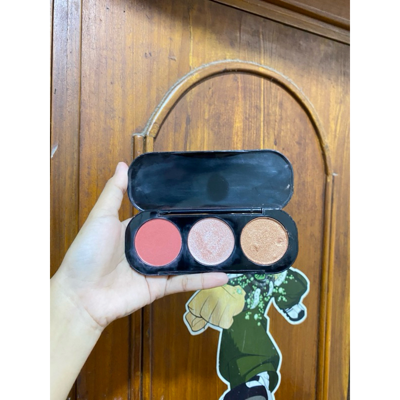 Preloved Focallure Highlighter, Blush On