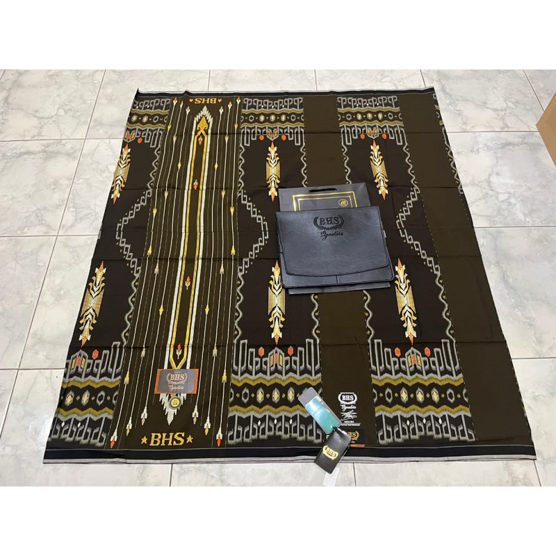 SARUNG BHS SIGNATURE GOLD