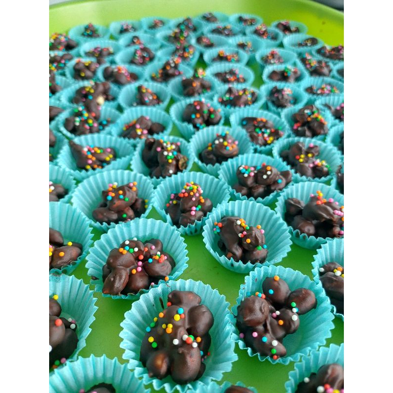 

coklat kacang / kacang coklat