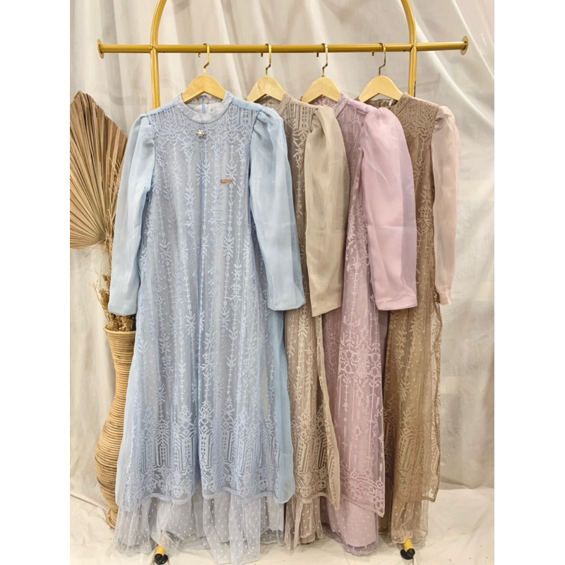 Gamis Brukat Puff Bahu Wanita