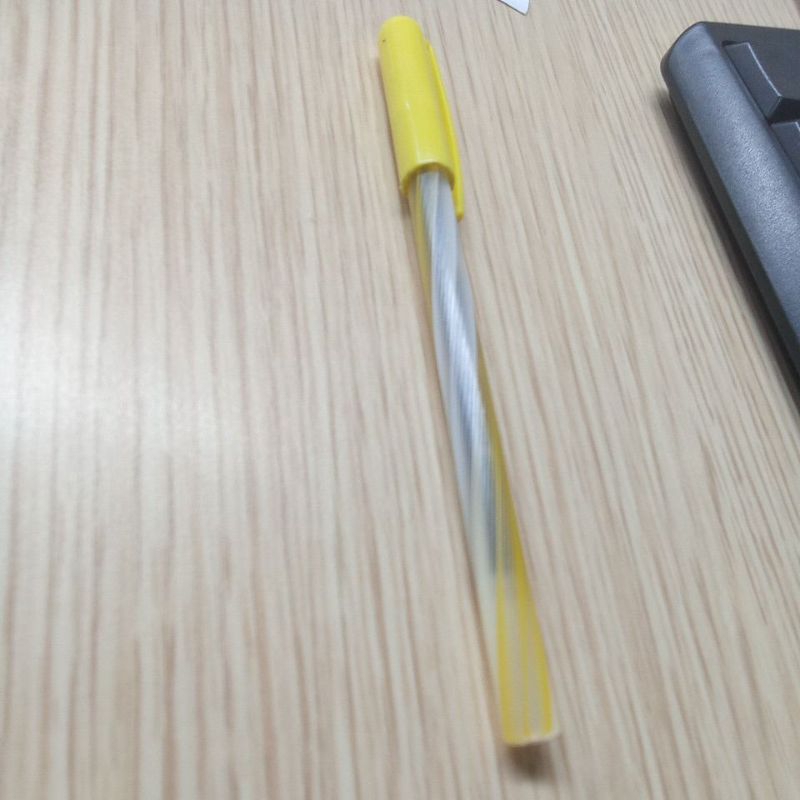 

Bolpoin Standar Murah Tebal Tinta Hitam Warna Kuning Garis Putih