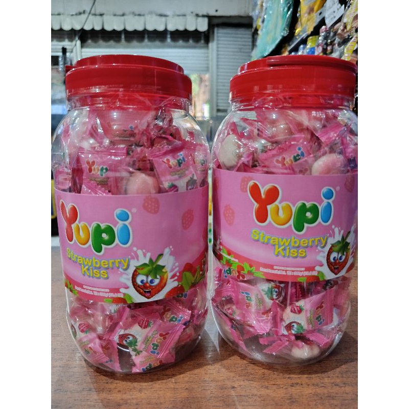 

YUPI STRAWBERRY KISS JAR 300gr isi 6 Toples