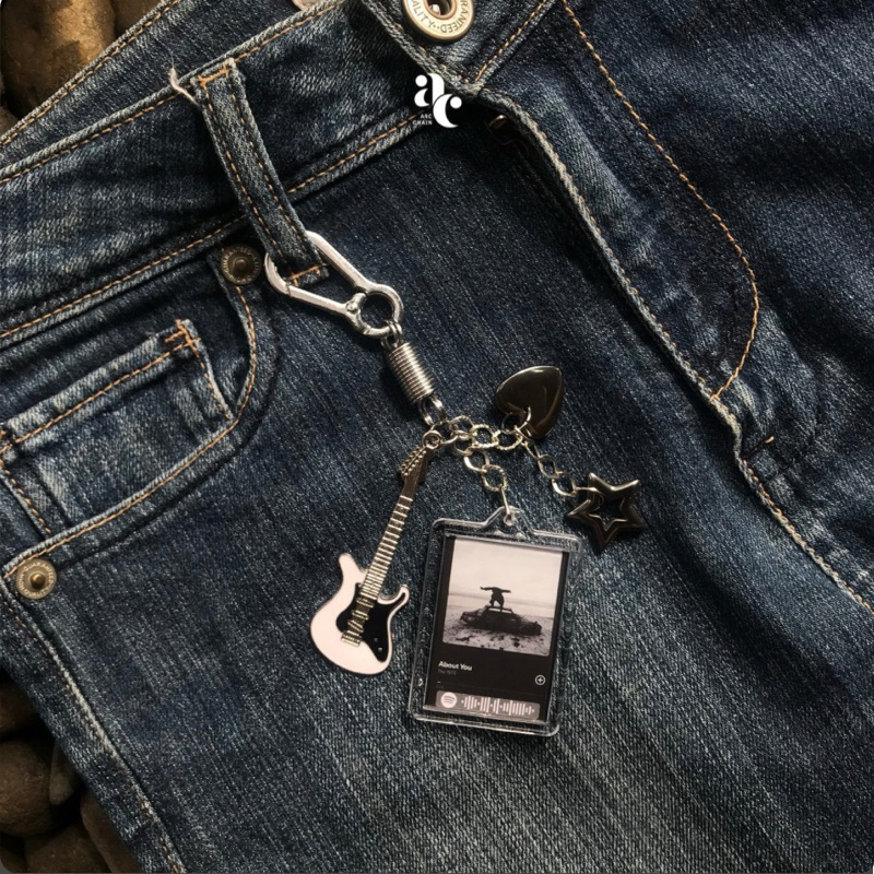 Keychain Carabiner The 1975 About You - Gantungan Kunci Musik Y2K Aesthetic Akrilik Hadiah Love