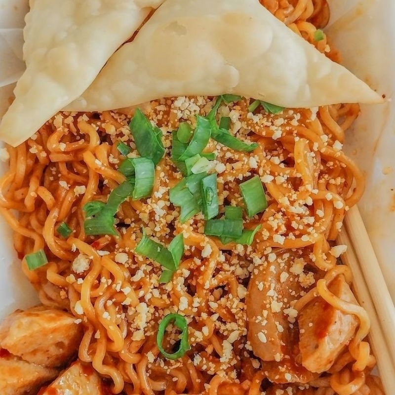 

Mie Jebew/Mie Chili Oil Pangsit Goreng