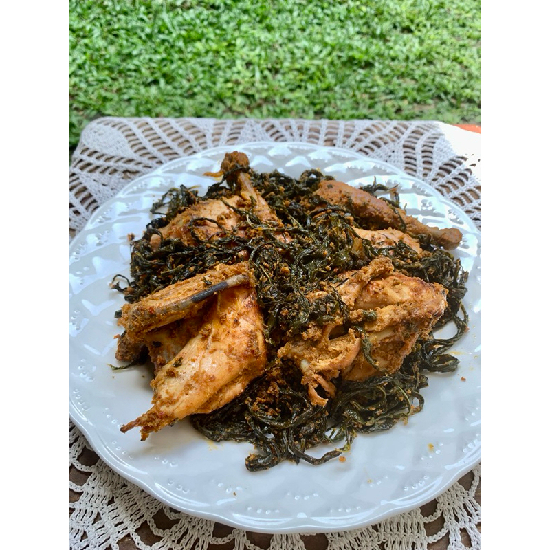 

Gulai Ayam Daun Singkong
