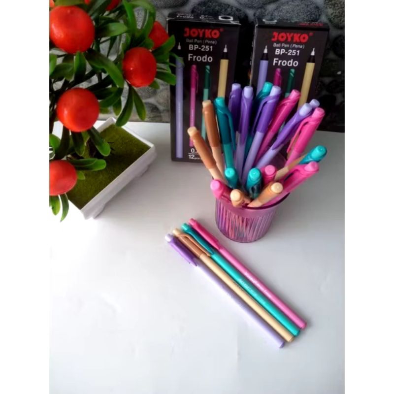 

Bulpen/pen joyko terbaik khusus warna hitam (warna random)