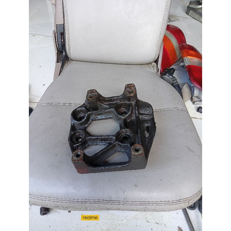 Breket Pangkon Ac Kia Carens1