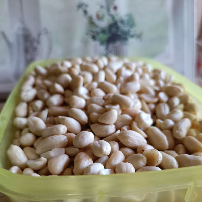 

RB KACANG KUPAS tuban bersih bulet enak berkualitas kemasan 1kg