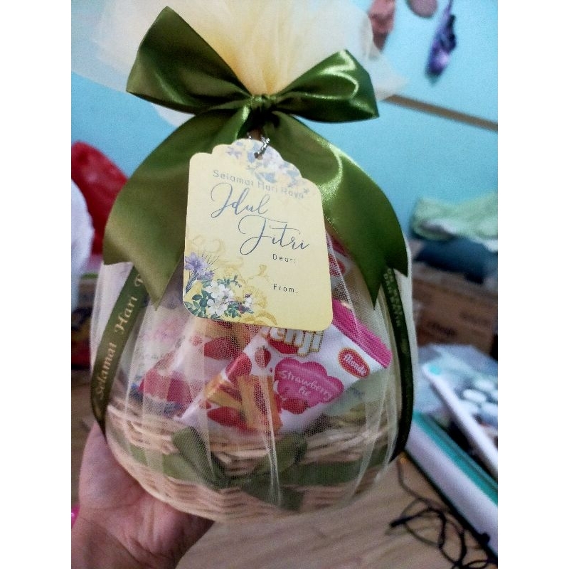 

Hampers keranjang rotan parsel lebaran hampers lebaran parsel coklat