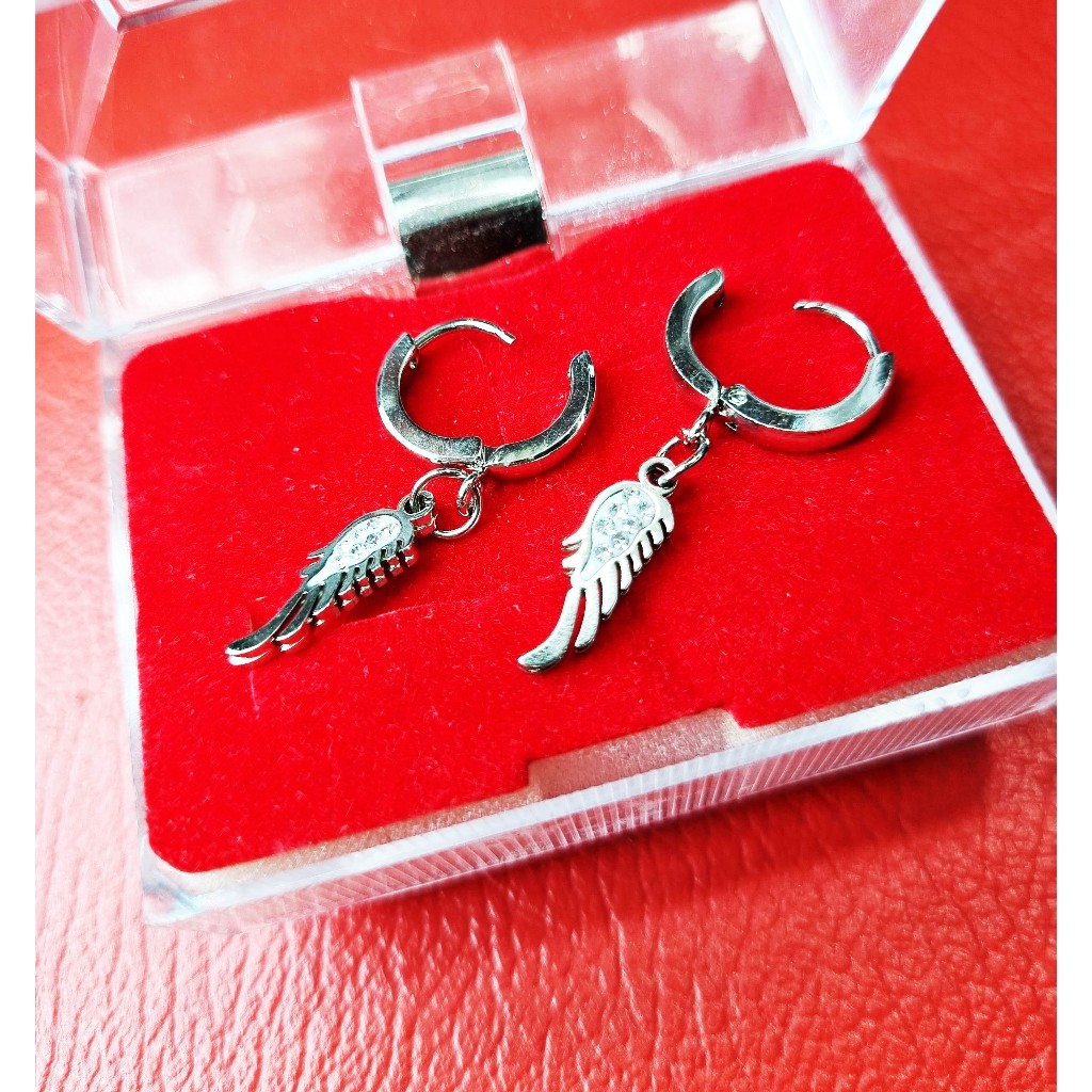 ANTING BESI PUTIH ASLI DENGAN GANTUNGAN SAYAP BERMATA PUTIH - TIDAK BERUBAH WARNA DAN TIDAK BERKARAT