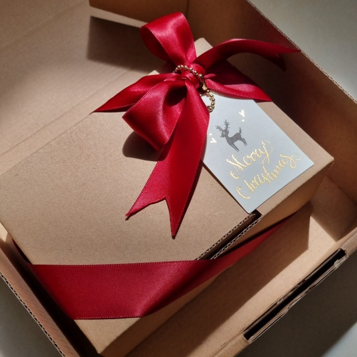 

UPGRADE PACKAGE TO HAMPERS - additional tag, box & ribbon