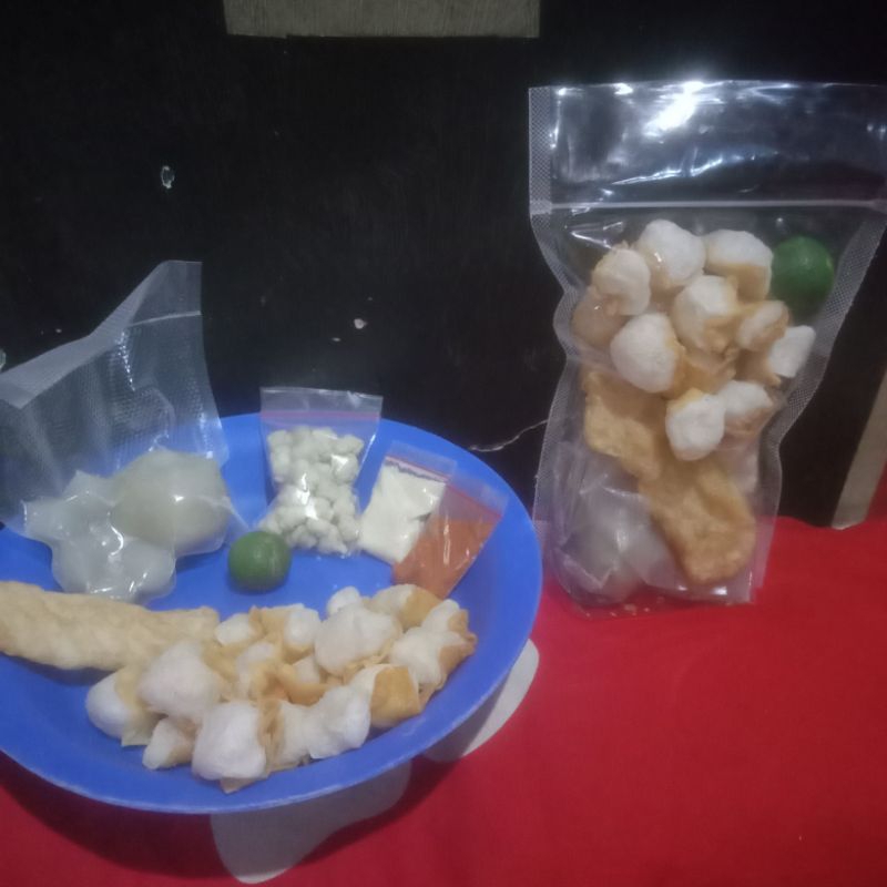 

beli 10 Bks free 1 bungkus /Baso Aci jumbo isian Ayam suwir pedas