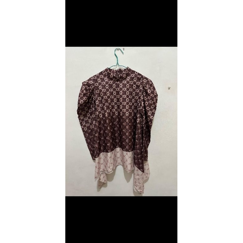 Monogram Wearing Klamby Blouse