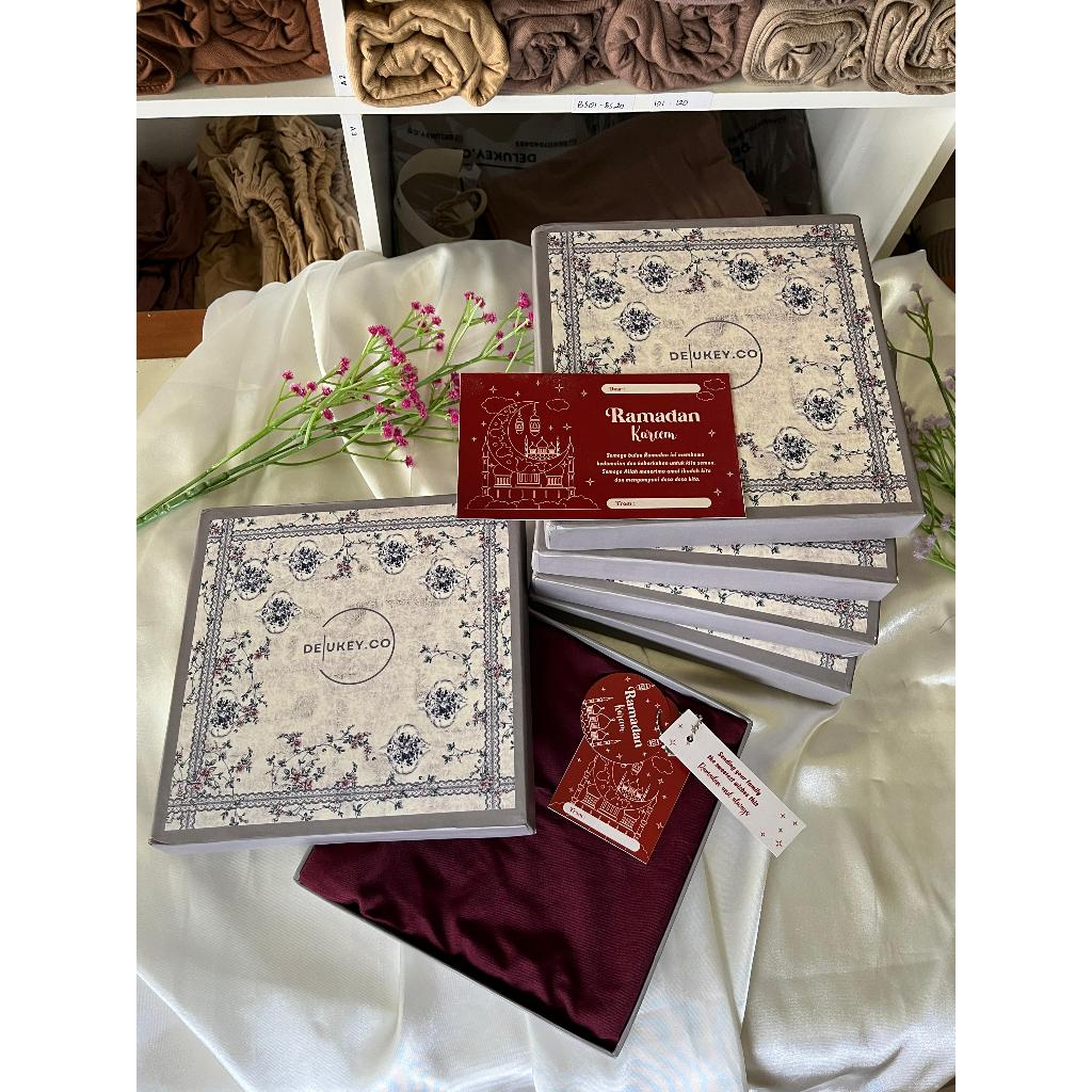 

KOTAK HAMPERS HIJAB DELUKEY.CO