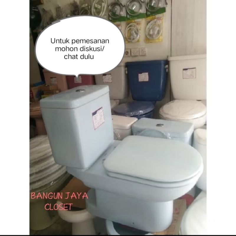 Closet duduk Toto tipe cw860 warna biru muda kondisi second lubang as 30 cm