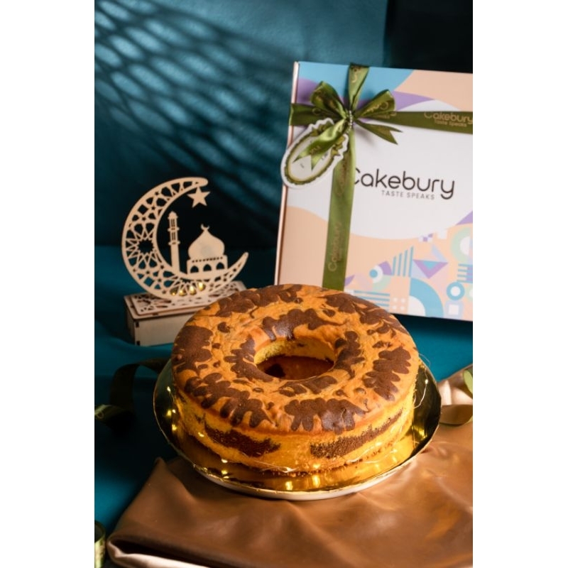 

LEBARAN HAMPERS MARMER CAKE HERSHEYS WHOLE 28cm by Cakebury